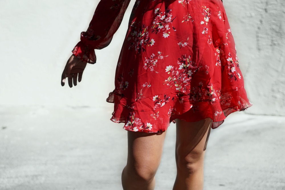 robe rouge à fleurs